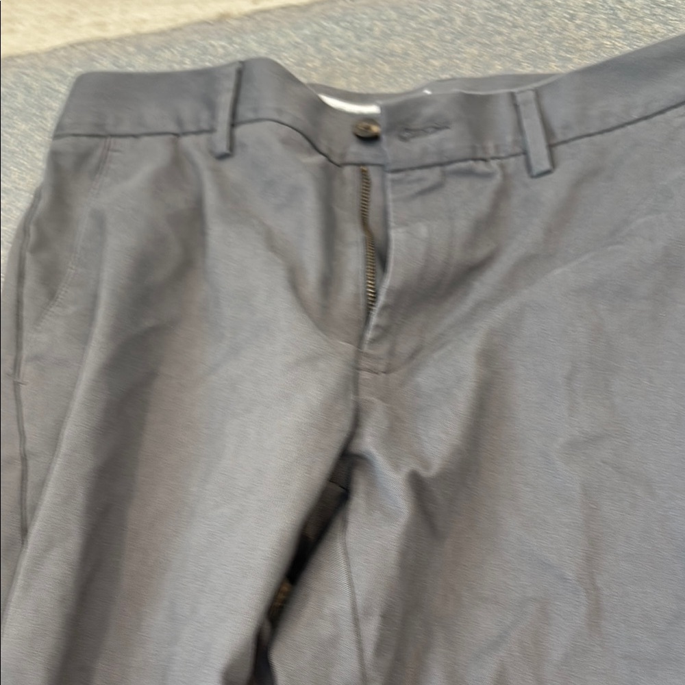 Amazon Essentials Gray Chinos Comfortable Fit men’s USED w 32 L 29